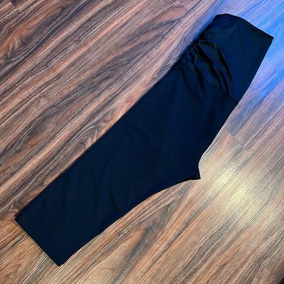 Belly Bandit Active Support Essential Capri, never worn - Picture 12 of 15